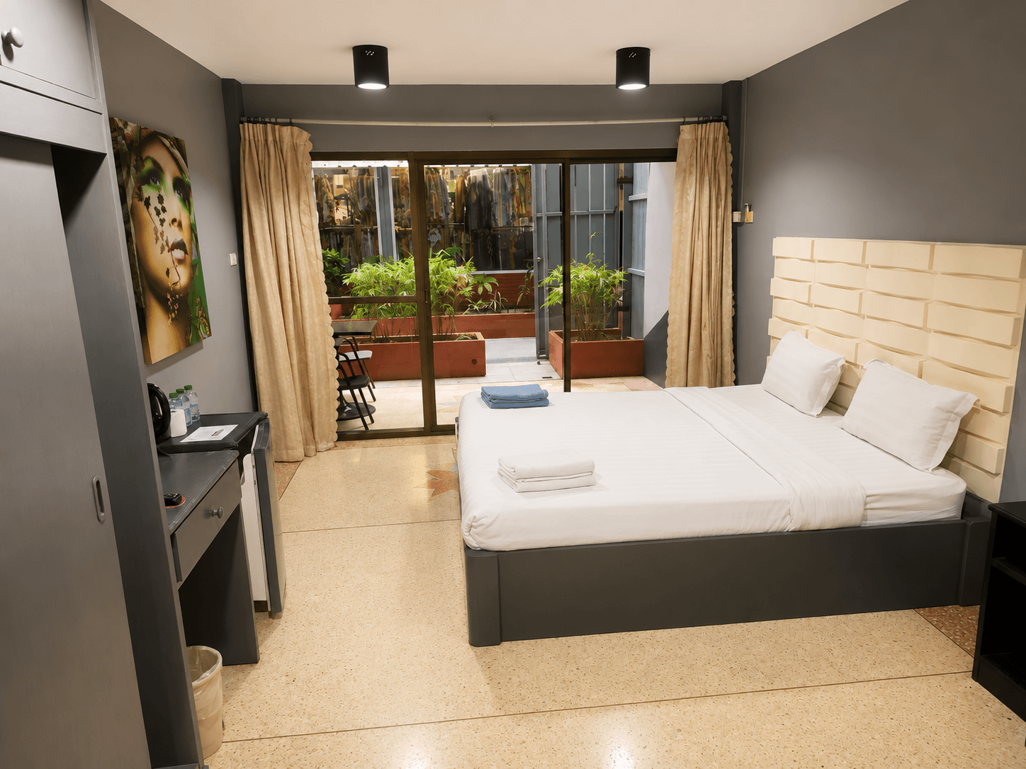 Economy Family Room